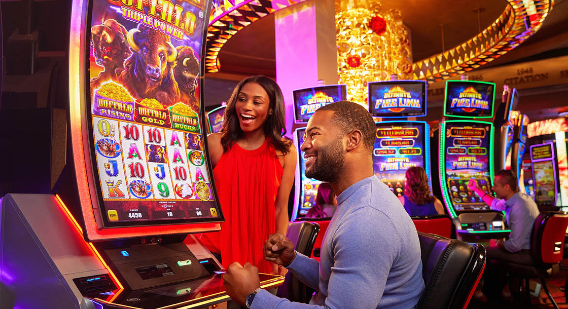 Couple gaming at Derby City Gaming Downtown in Louisville, KY